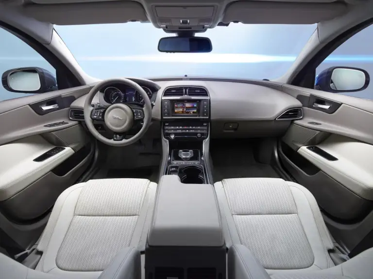 Jaguar XE - Foto ufficiali - 33