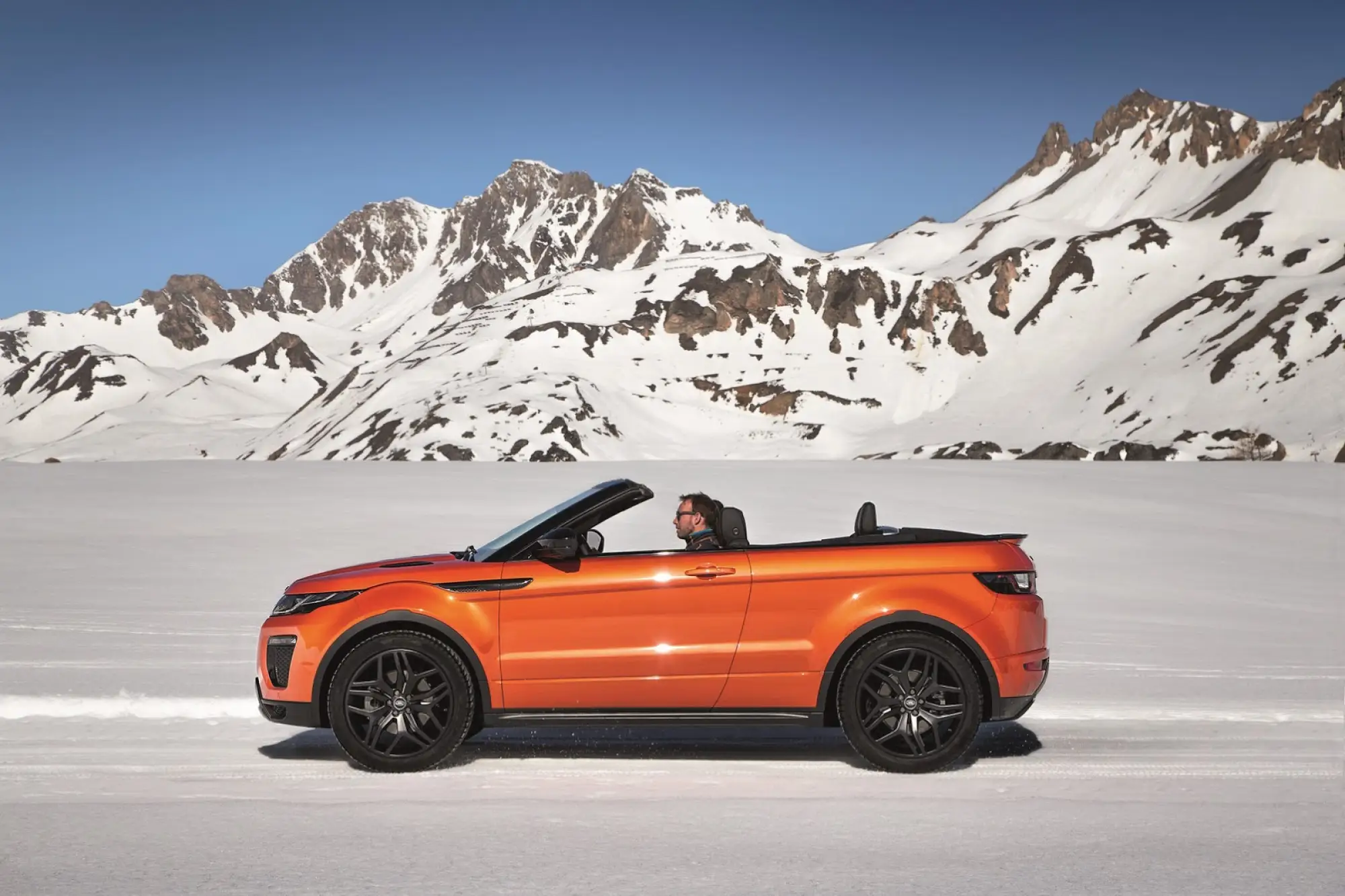 Jaguar XE; Land Rover Discovery Sport e Range Rover Evoque Convertible - 6