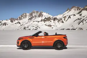 Jaguar XE; Land Rover Discovery Sport e Range Rover Evoque Convertible