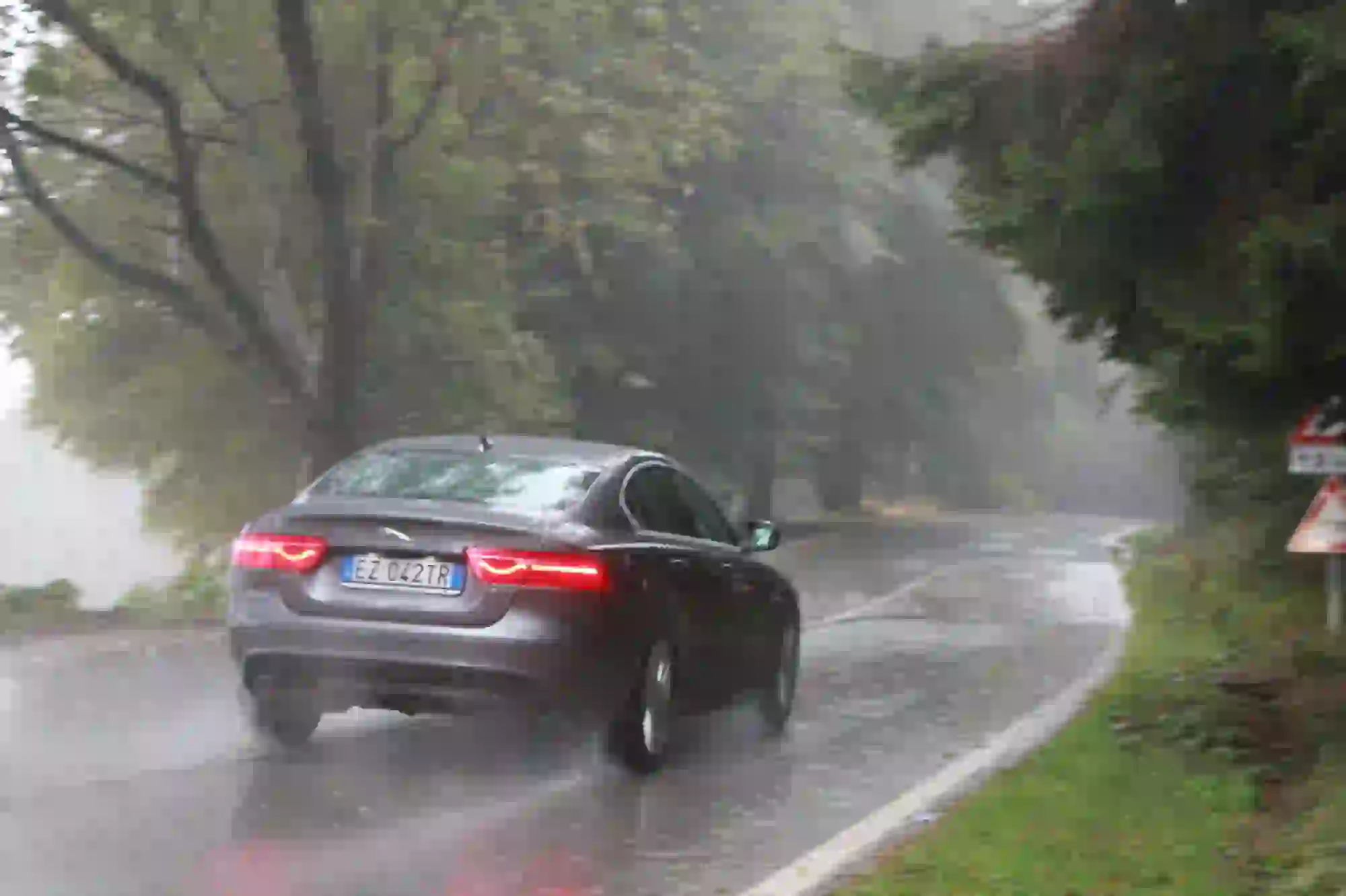 Jaguar XE: prova su strada - 32