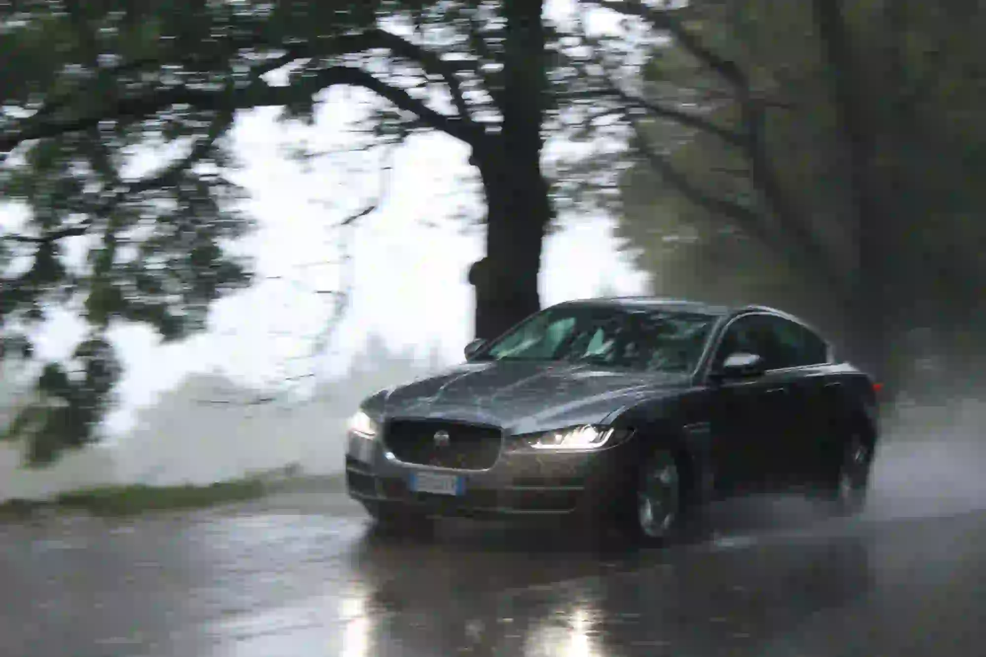 Jaguar XE: prova su strada - 37