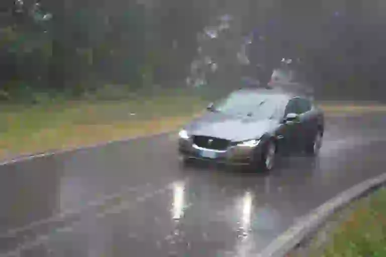 Jaguar XE: prova su strada - 41