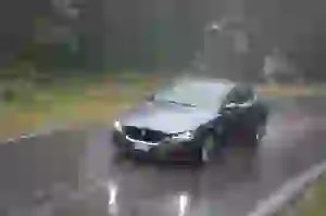 Jaguar XE: prova su strada