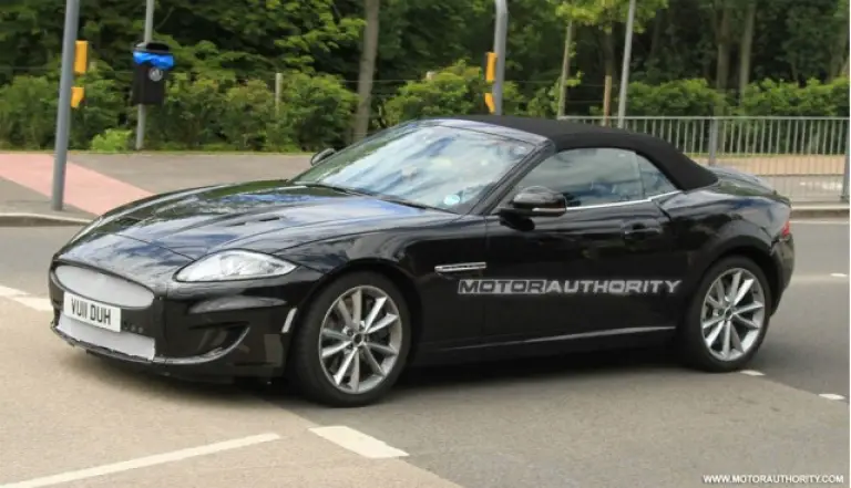 Jaguar XE Roadster - Spy shots 23-06-2011 - 2