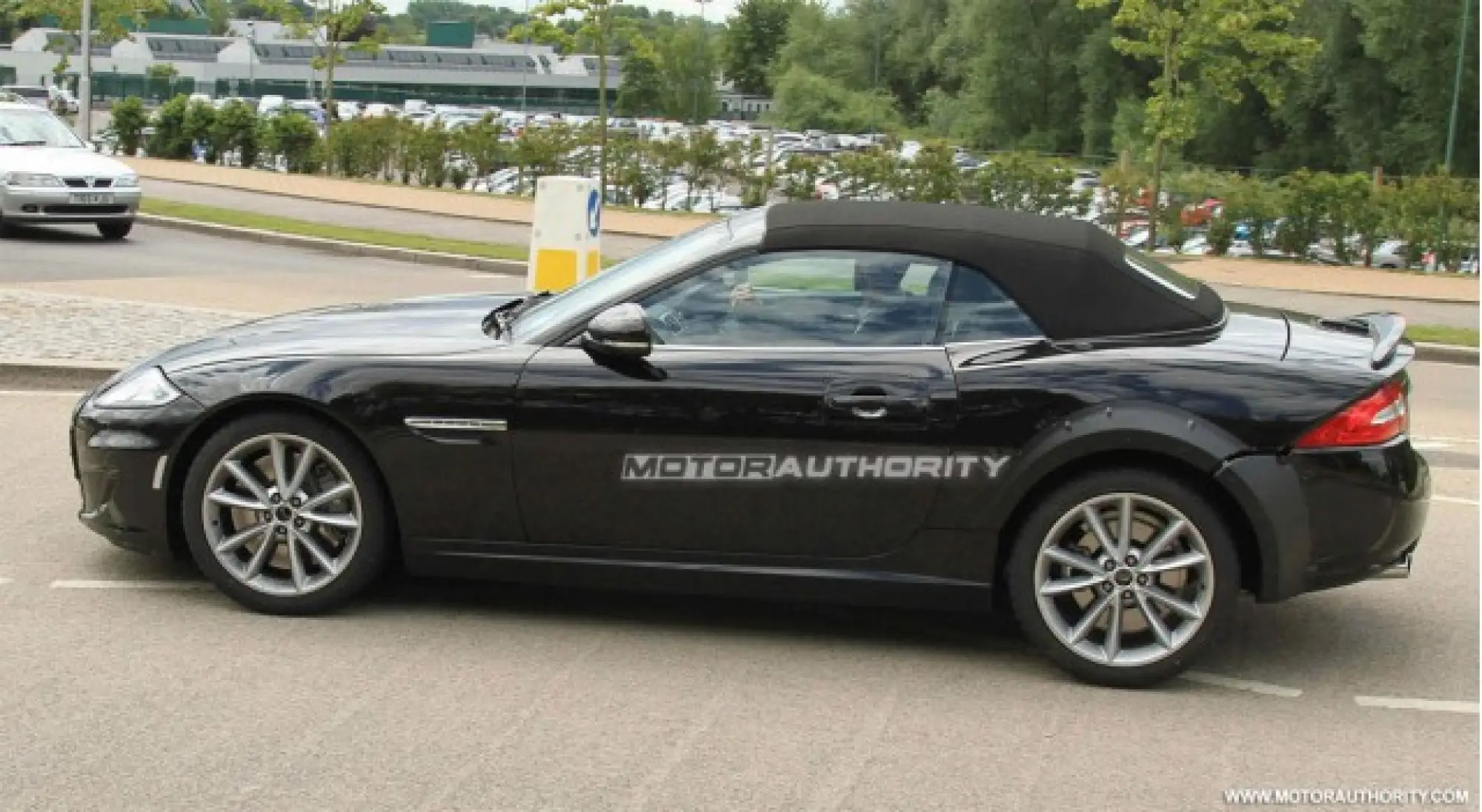 Jaguar XE Roadster - Spy shots 23-06-2011 - 4