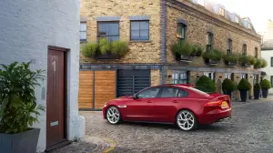 Jaguar XE S - 12