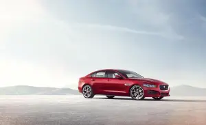 Jaguar XE S - 16