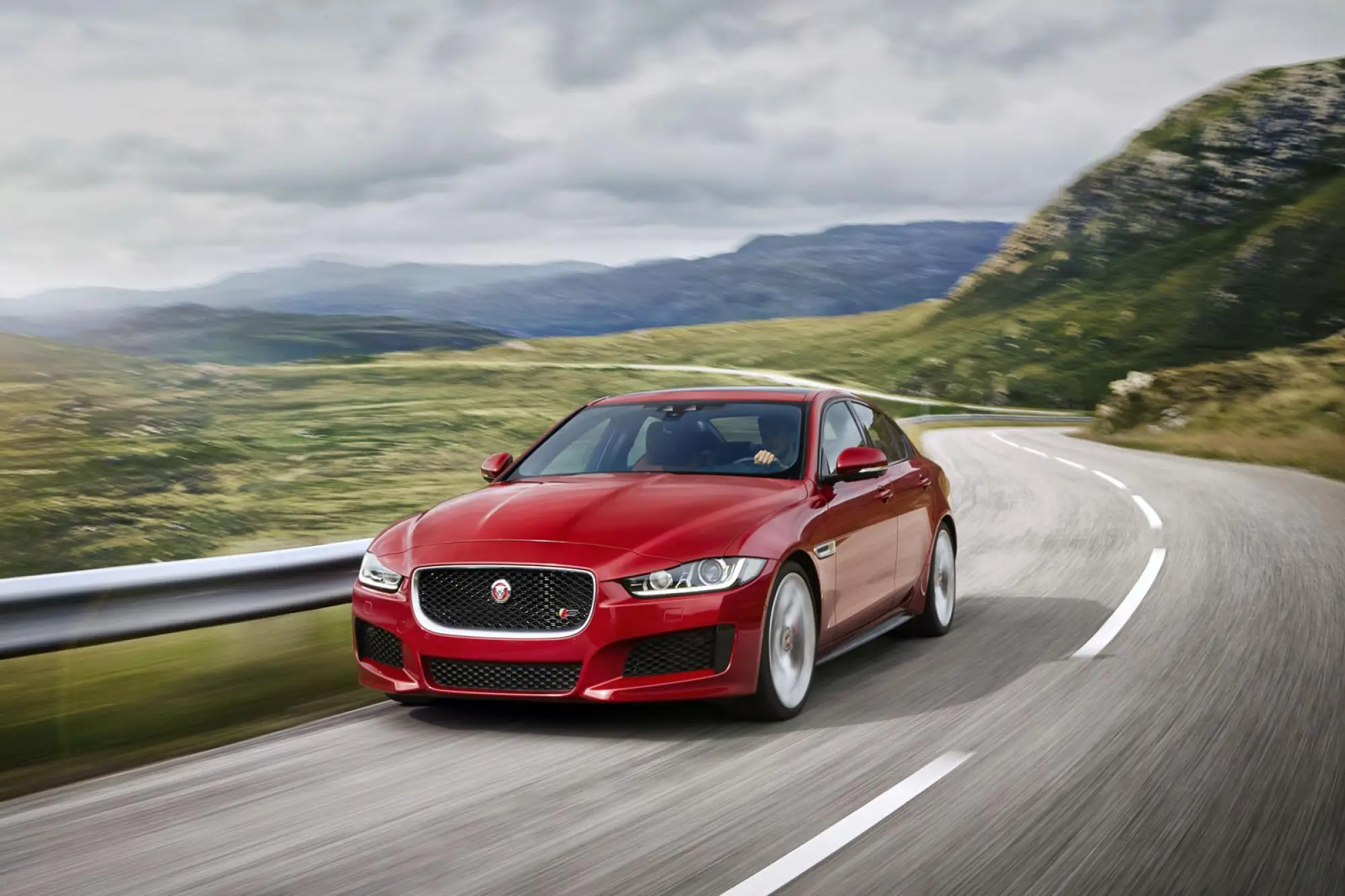 Jaguar XE S - 17