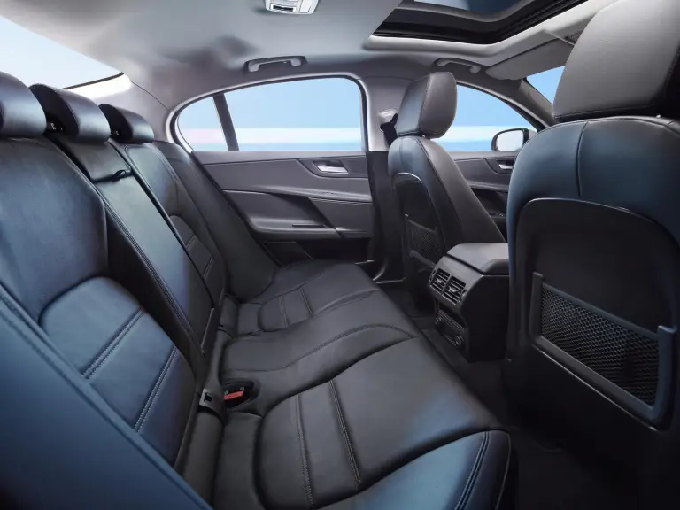 Jaguar XE Salone di Detroit 2015 - 8