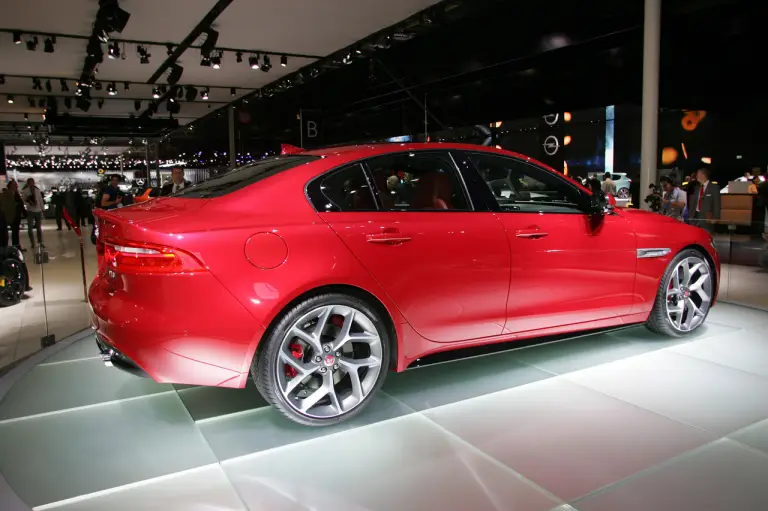 Jaguar XE - Salone di Parigi 2014 - 4