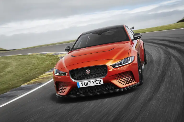 Jaguar XE SV Project 8 2017 - 2