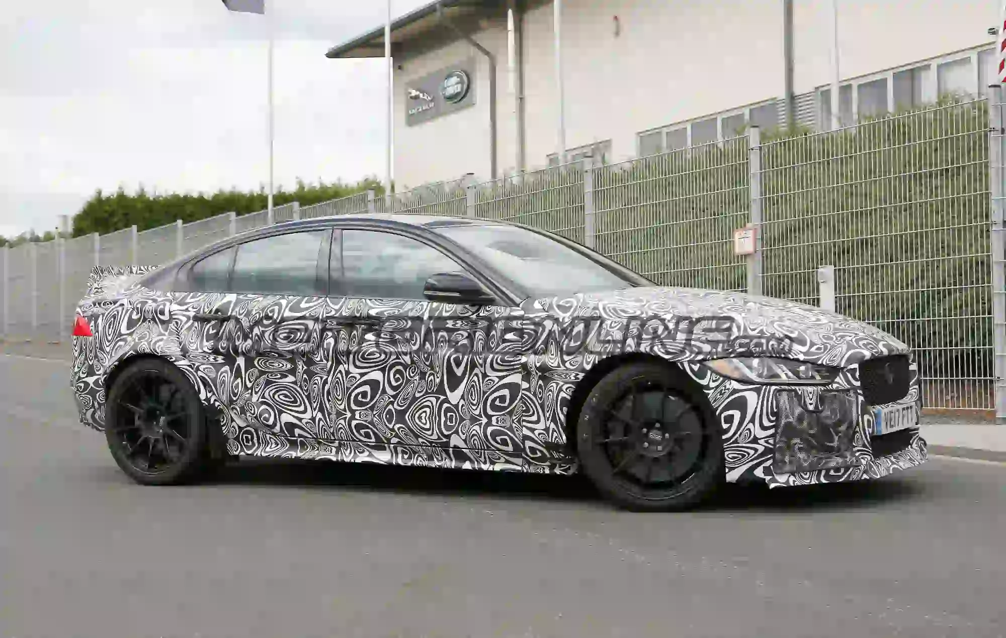 Jaguar XE SV Project 8 - Foto spia 27-06-2017 - 4