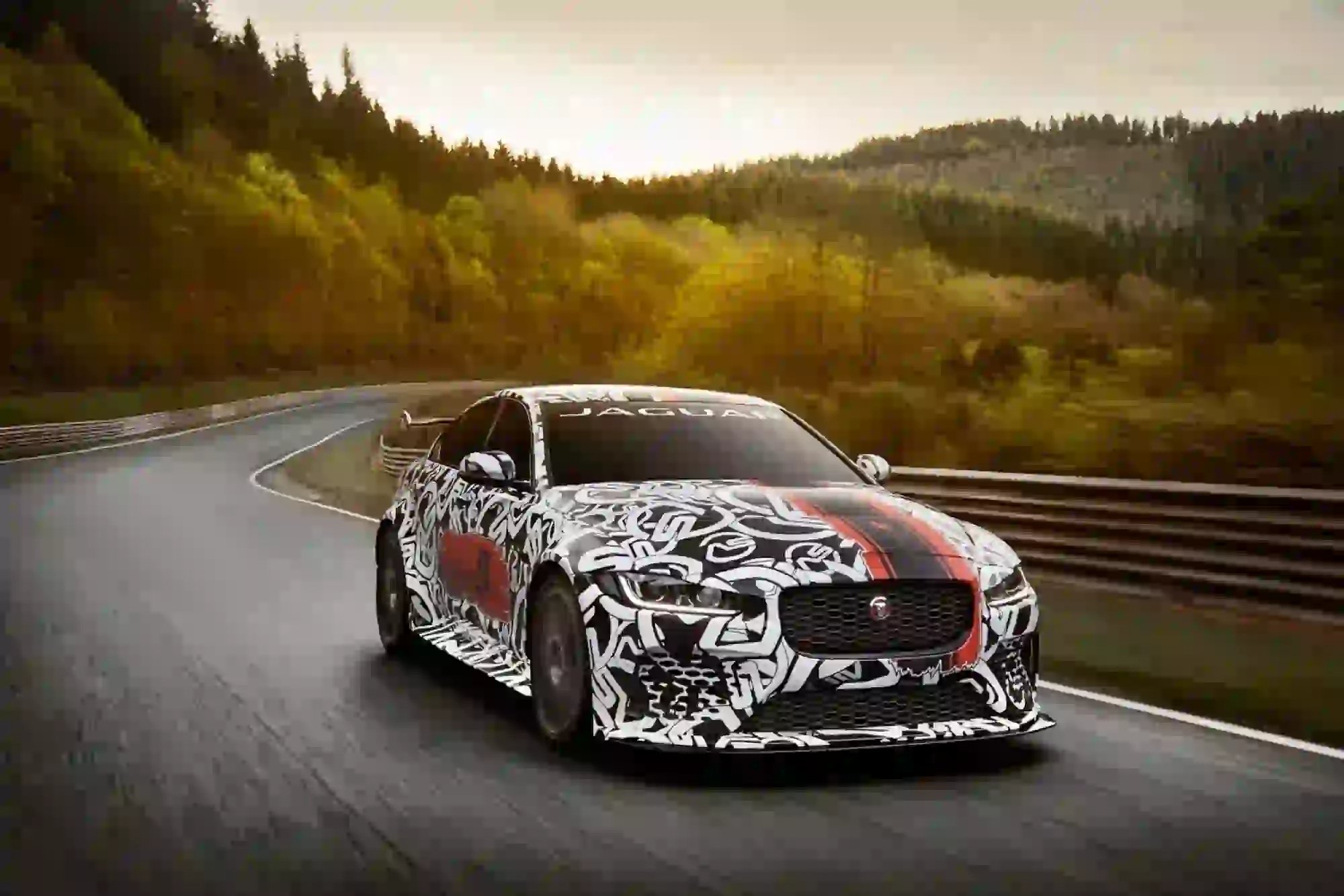 Jaguar XE SV Project 8 - 6