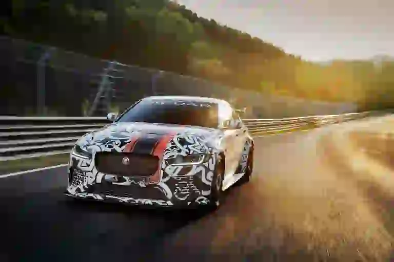 Jaguar XE SV Project 8 - 7