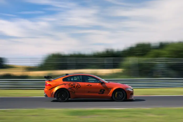 Jaguar XE SV Project 8  - 4