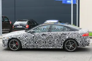 Jaguar XE SVR - Foto spia 18-07-2017 - 6