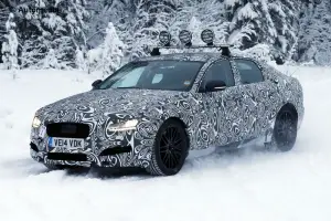 Jaguar XF 2016 - Foto spia 16-01-2015