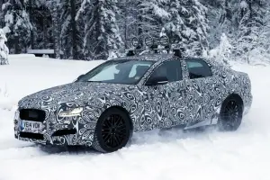 Jaguar XF 2016 - Foto spia 16-01-2015