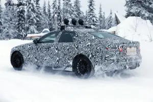 Jaguar XF 2016 - Foto spia 16-01-2015