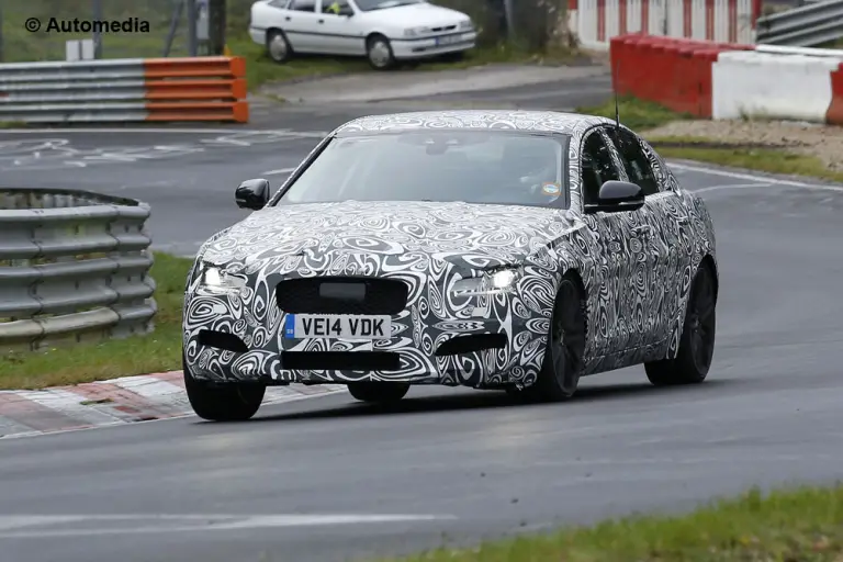 Jaguar XF 2016 - foto spia (ottobre 2014) - 1