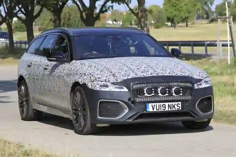 Jaguar XF 2020 - foto spia agosto  - 1