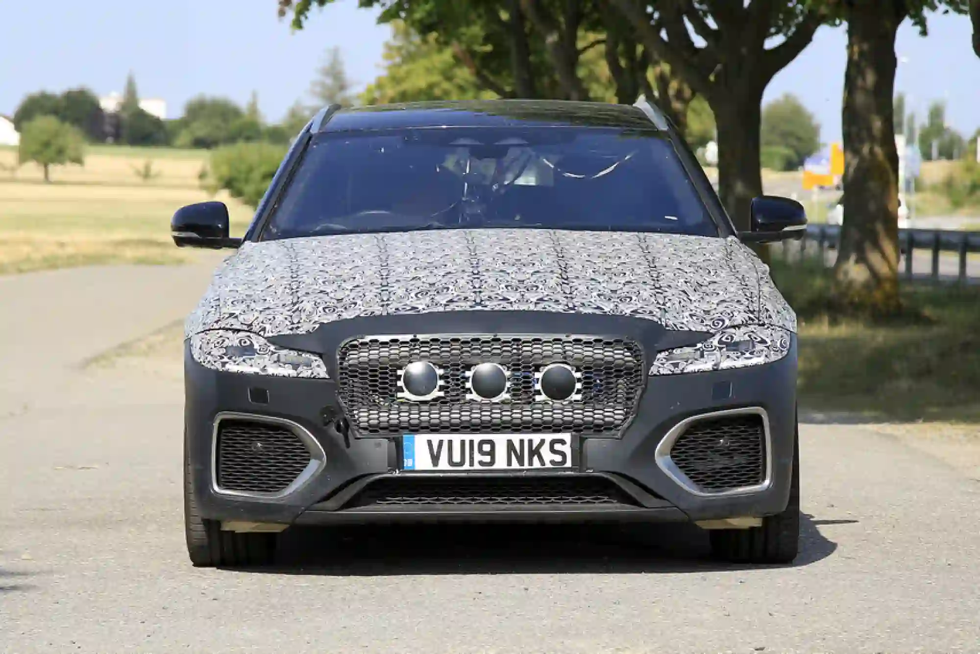 Jaguar XF 2020 - foto spia agosto  - 7