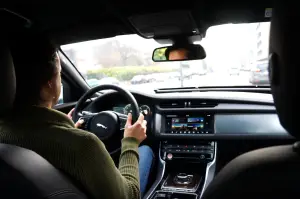 Jaguar XF AWD Prova su Strada 2016