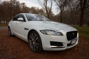 Jaguar XF AWD Prova su Strada 2016