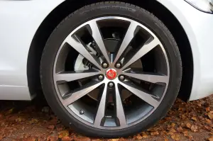 Jaguar XF AWD Prova su Strada 2016