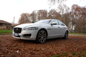 Jaguar XF AWD Prova su Strada 2016