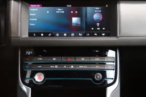 Jaguar XF AWD Prova su Strada 2016