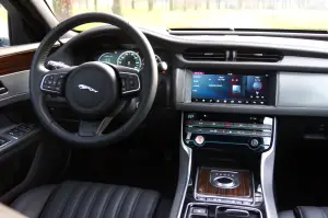 Jaguar XF AWD Prova su Strada 2016