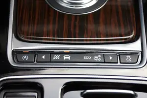 Jaguar XF AWD Prova su Strada 2016