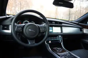 Jaguar XF AWD Prova su Strada 2016