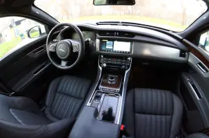 Jaguar XF AWD Prova su Strada 2016