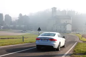 Jaguar XF AWD Prova su Strada 2016