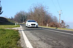 Jaguar XF AWD Prova su Strada 2016