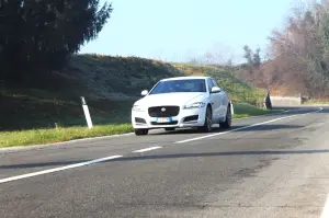 Jaguar XF AWD Prova su Strada 2016
