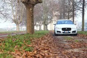 Jaguar XF AWD Prova su Strada 2016