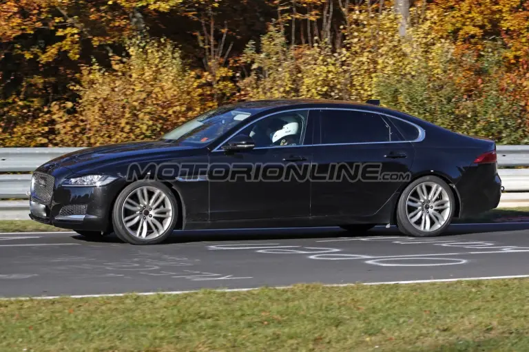 Jaguar XF L - Foto spia 30-10-2015 - 3