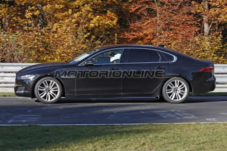 Jaguar XF L - Foto spia 30-10-2015 - 4