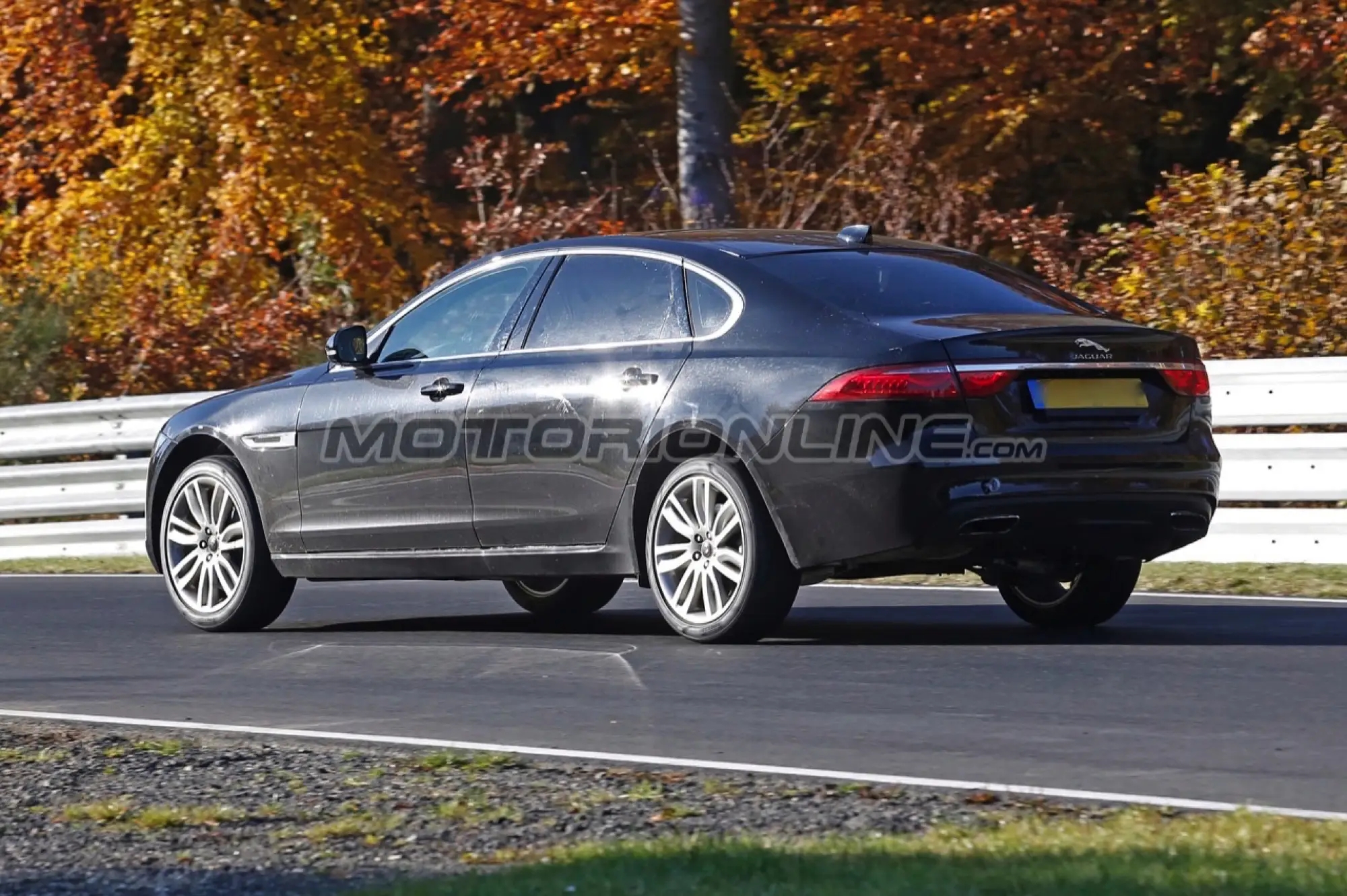 Jaguar XF L - Foto spia 30-10-2015 - 6