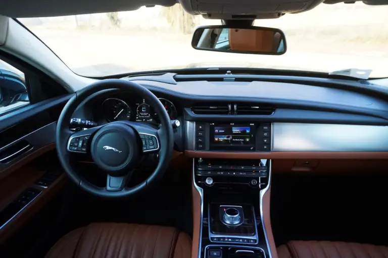 Jaguar XF - Prova Su strada 2016 - 84