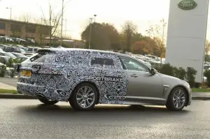 Jaguar XF Sportbrake 2012 foto spia nov 2011 - 1