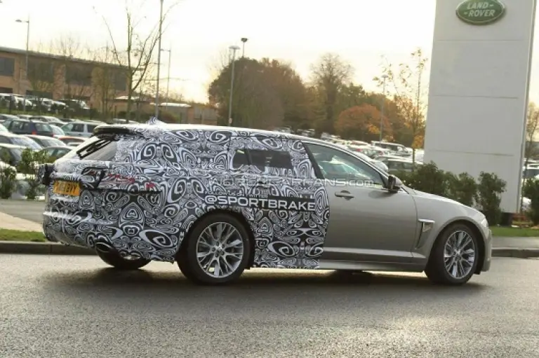 Jaguar XF Sportbrake 2012 foto spia nov 2011 - 1