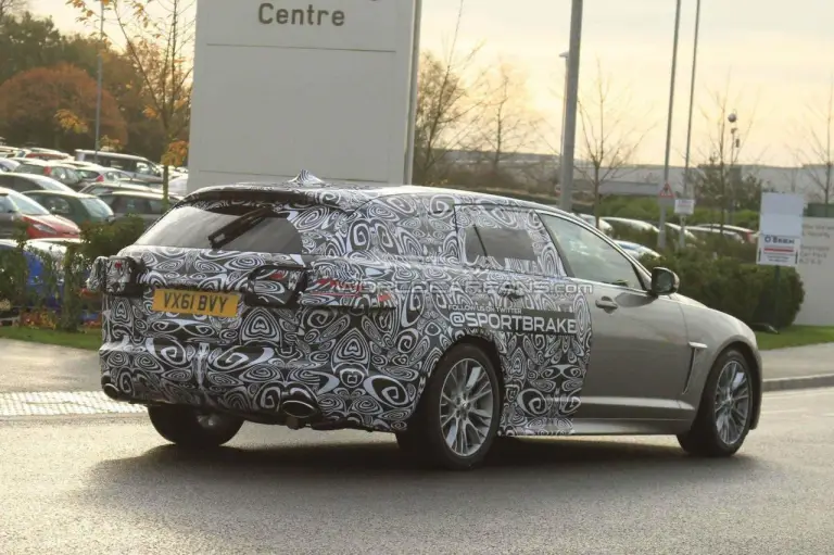 Jaguar XF Sportbrake 2012 foto spia nov 2011 - 2