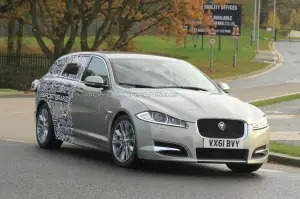 Jaguar XF Sportbrake 2012 foto spia nov 2011 - 3