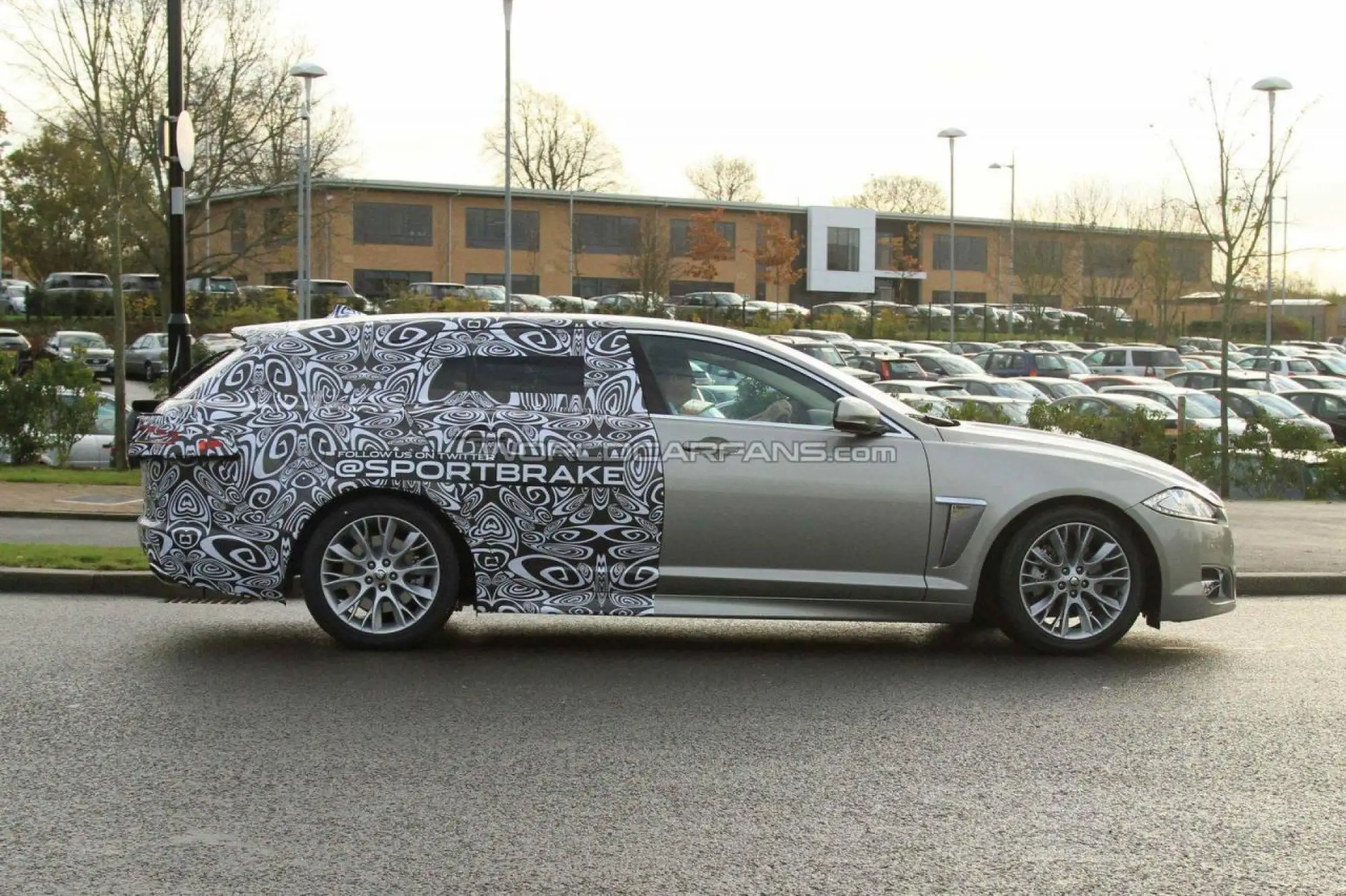 Jaguar XF Sportbrake 2012 foto spia nov 2011 - 6