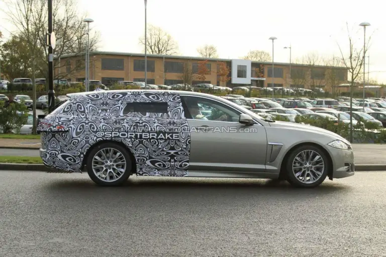 Jaguar XF Sportbrake 2012 foto spia nov 2011 - 6