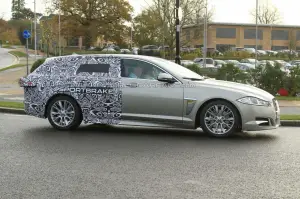 Jaguar XF Sportbrake 2012 foto spia nov 2011 - 8